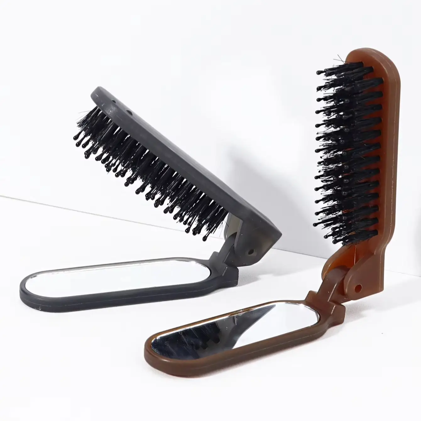 

Portable foldable makeup mirror comb with soft nylon bristles, essential for business trips Special for real hair wigs