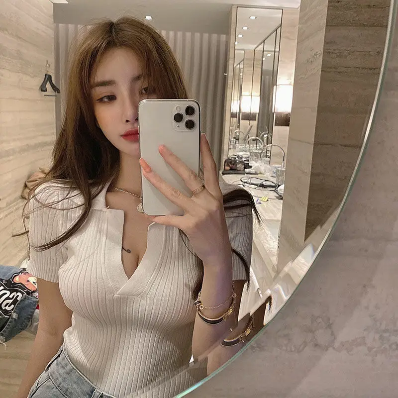 

Лето 2025 г., женский вязаный шикарный пуловер, женские тонкие топы, базовые повседневные укороченные топы с v-образным вырезом, корейская футболка с короткими рукавами для женщин D551