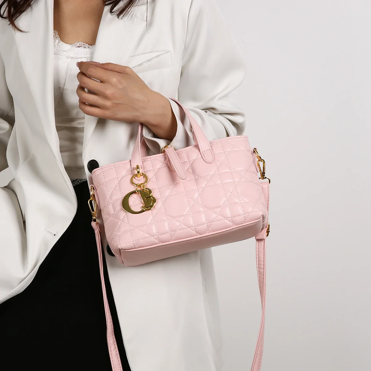 

Стильная минималистичная уникальная винтажная модная большая сумка с буквенным логотипом и большой вместительностью для повседневного женского использования