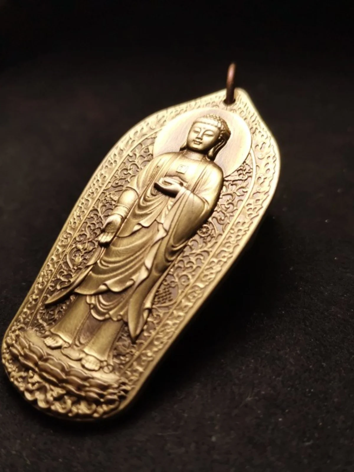 The Three Saints of the West, Guanyin Tathagata, Amitabha Buddha, have great momentum and exquisite bronze carved Buddha plaques