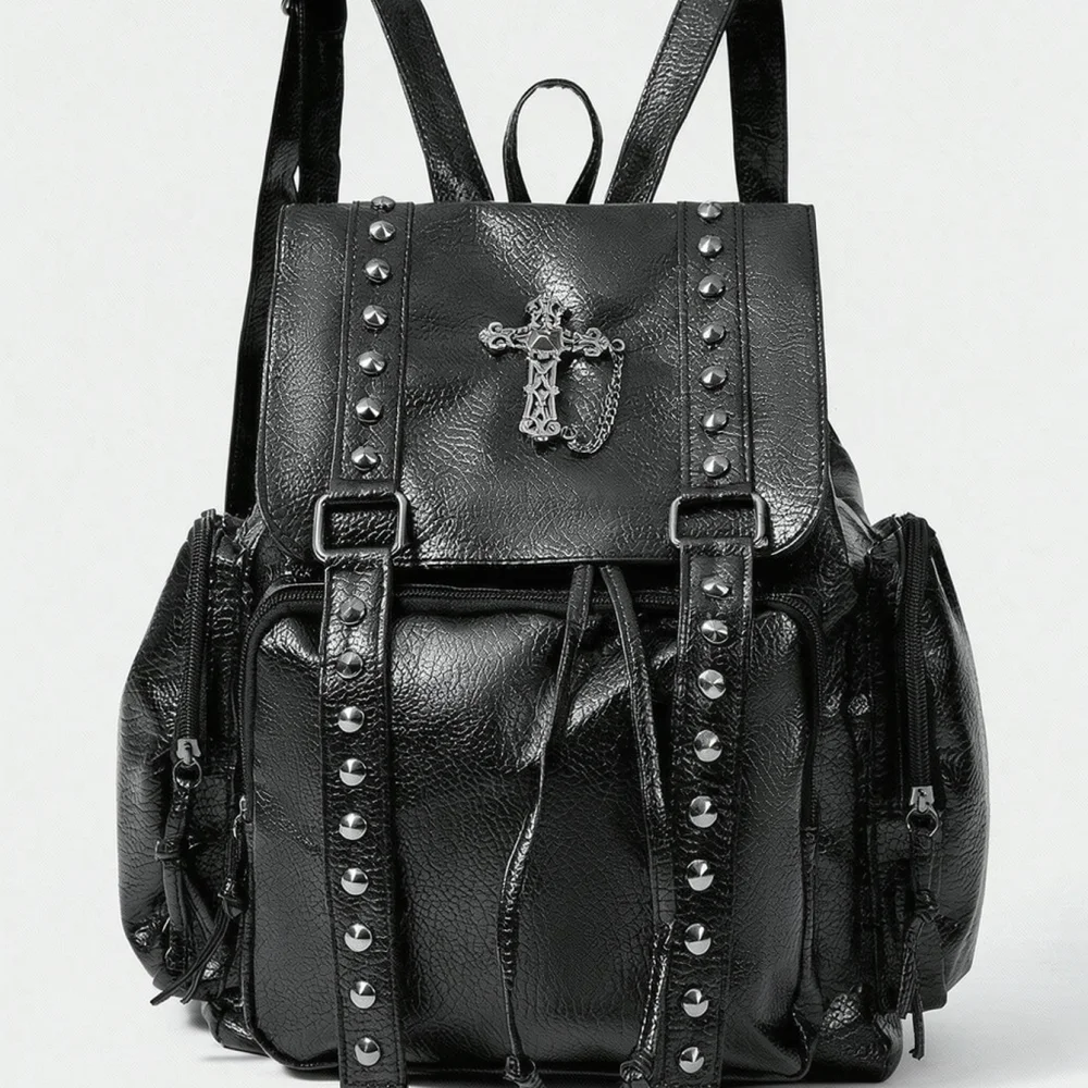 sac-a-dos-punk-a-rivets-design-croise-en-cuir-pu-lave-sac-d'ecole-tendance-grande-capacite-sac-de-voyage-durable-pour-femmes