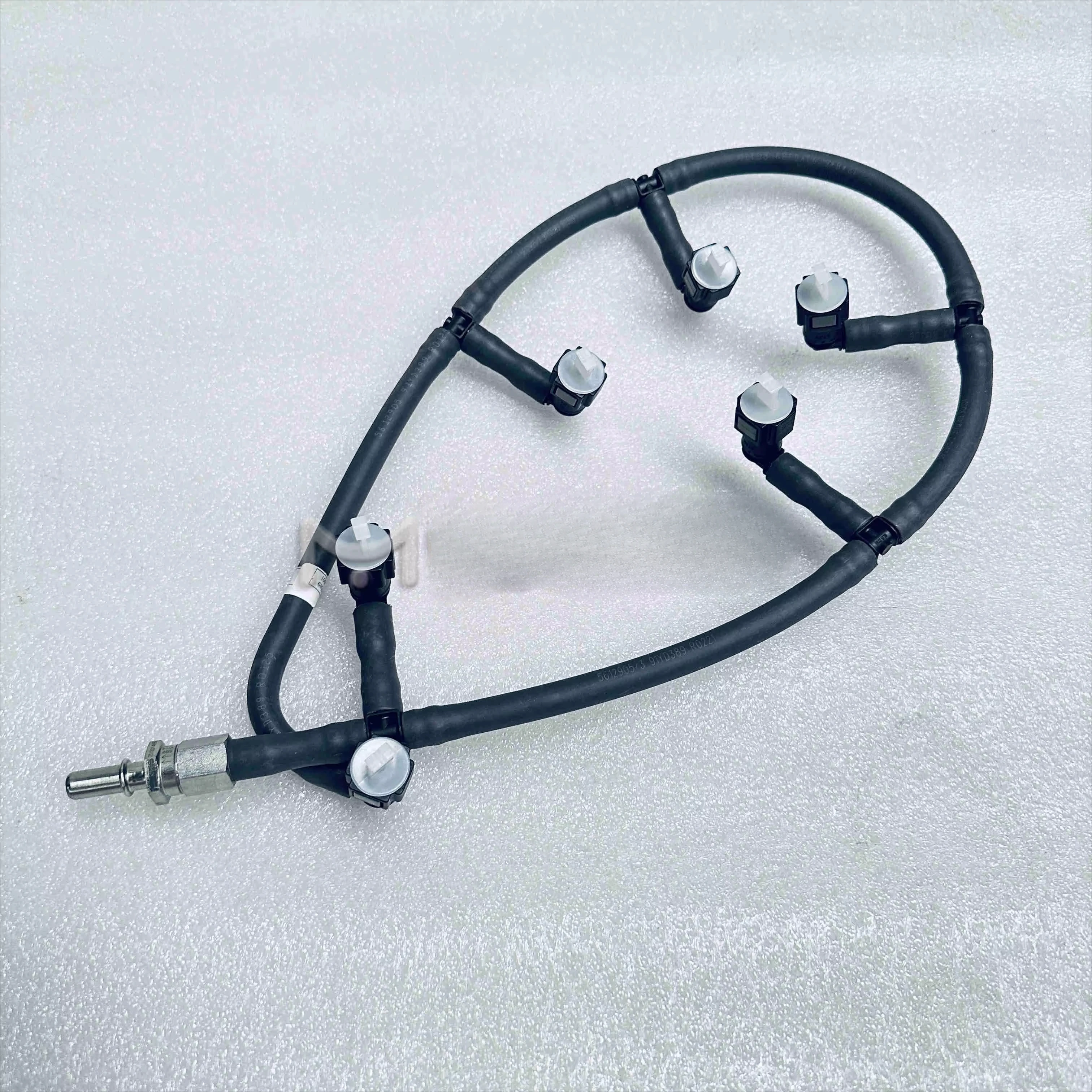 

Z14 Cummins Engine Parts Fuel Drain Tube 5612905