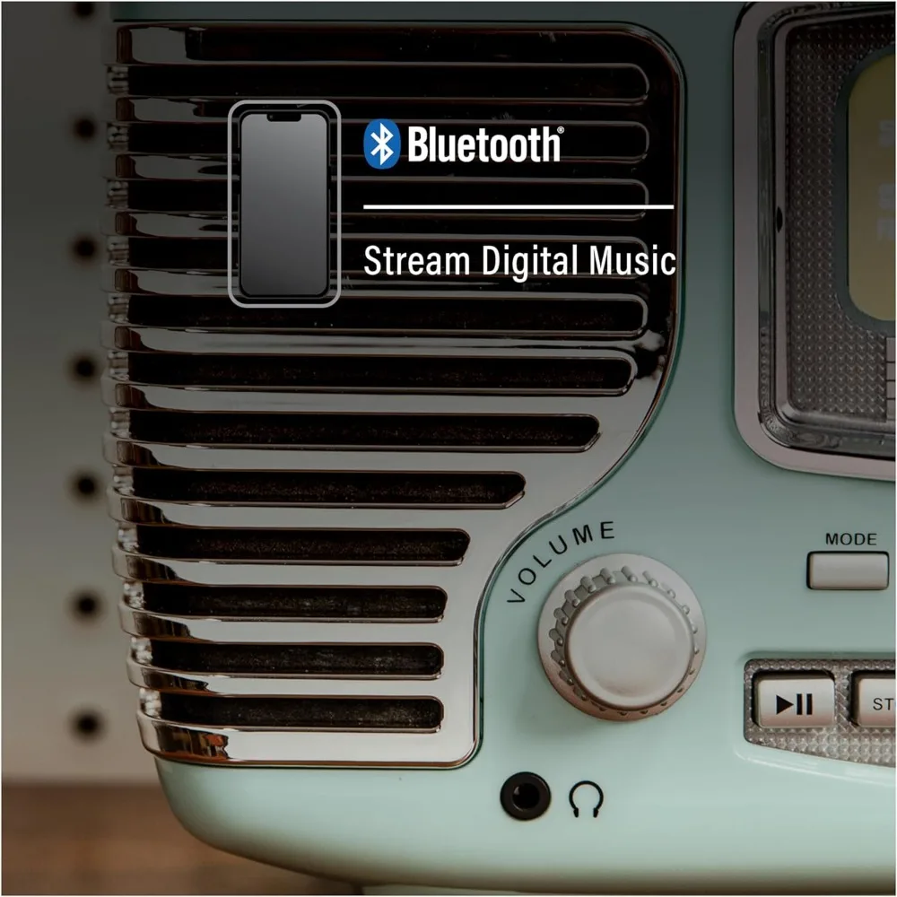 مشغل أقراص مضغوطة Aqua Blue Crosley Corsair مع راديو AM/FM وساعة منبه مزدوجة وراديو بلوتوث على سطح الطاولة