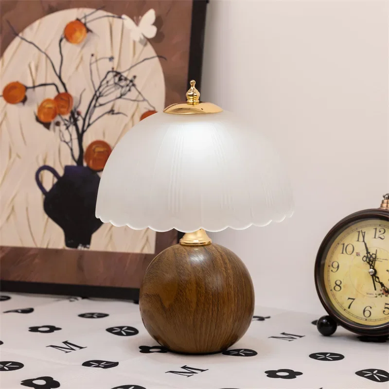 Franse stijl retro vintage tafellamp slaapkamer nachtkastje oplaadbare lamp licht luxe decoratieve nachtverlichting