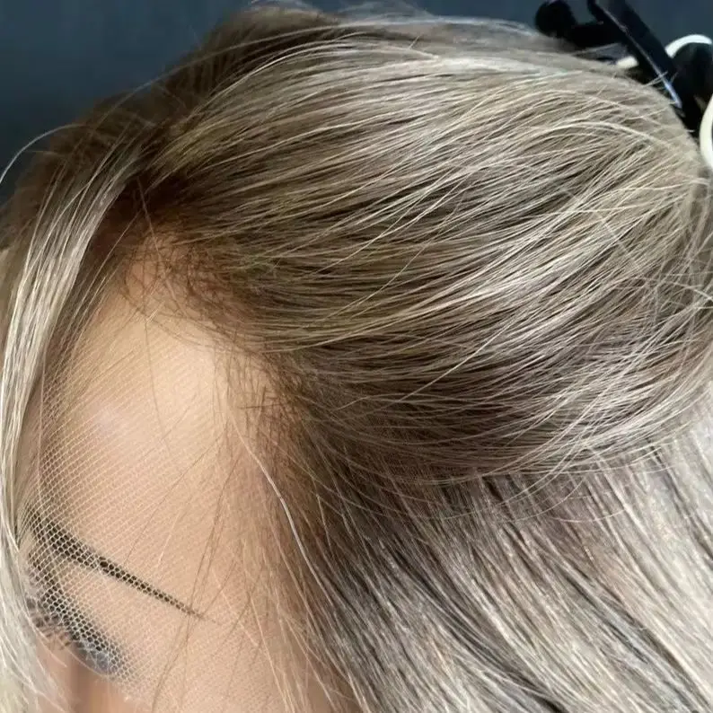 

Женский парик Роскошные объемные волны HD Прозрачные парики на шнурке Оригинальный заводской пепельный мелированный светлый блондин Дешевые парики с темными корнями