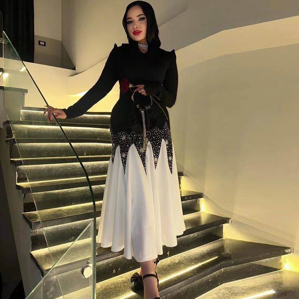 Maßgeschneidertes Schwarz-Weißes Hijab-Abendkleid Knöchellang mit Perlen Muslimisches Hochzeitskleid Rundhals Langarm Maxikleid
