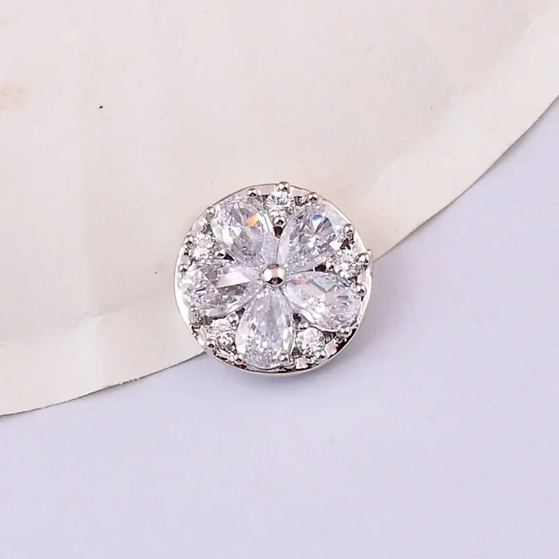 Spille magnetiche senza traccia di fiori di cristallo di fascia alta per le donne Regali di gioielli di moda con corpetto magnetico forte in metallo