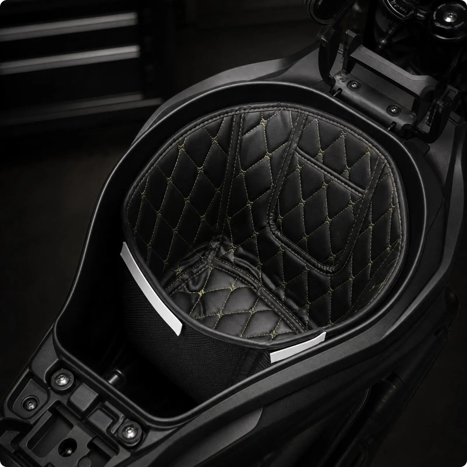 Motorcycle Accessory Padded Motorcycle Model Compatible Model Tank Storage Cover for Everyday Commuting