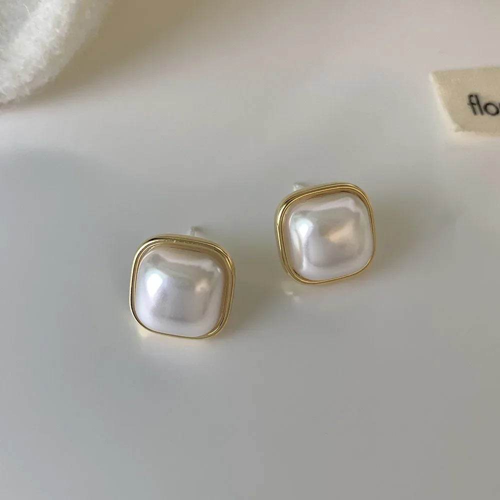 

Minimalist and Fashionable Classic Geometric Stud Earrings with High-Quality Pearls Jewelry for Women