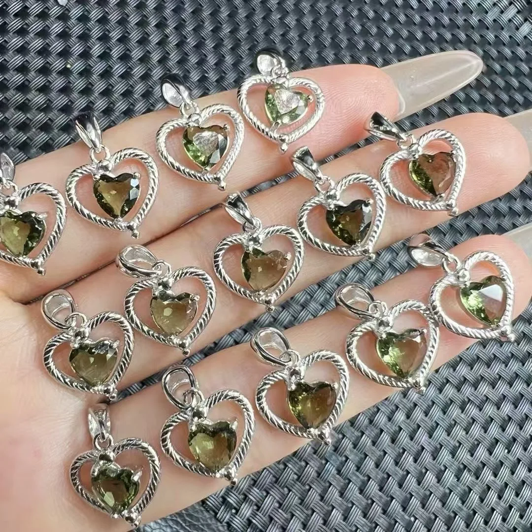 1 قطعة Fengbaowu الطبيعية مولدافيت القلب قلادة 6 مللي متر الأوجه القلب 925 فضة الريكي أحجار استشفاء مجوهرات هدية للنساء