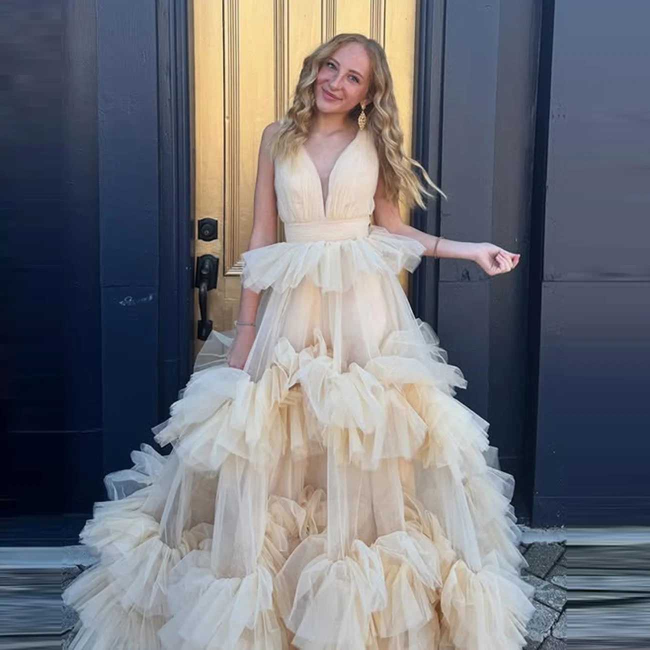 Helles Champagner-Tüll-Rüschen-Abschlussballkleid mit V-Ausschnitt, ärmellos, A-Linie, Abendkleider, Fotoshooting-Kleid für formelle Party-Frauen