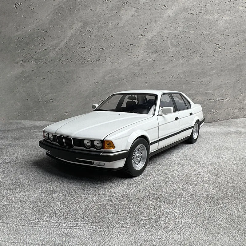 

Minichamps 1:18 For 7 Series 730i E32 1986 Simulation Alloy Car Model Gift Collection