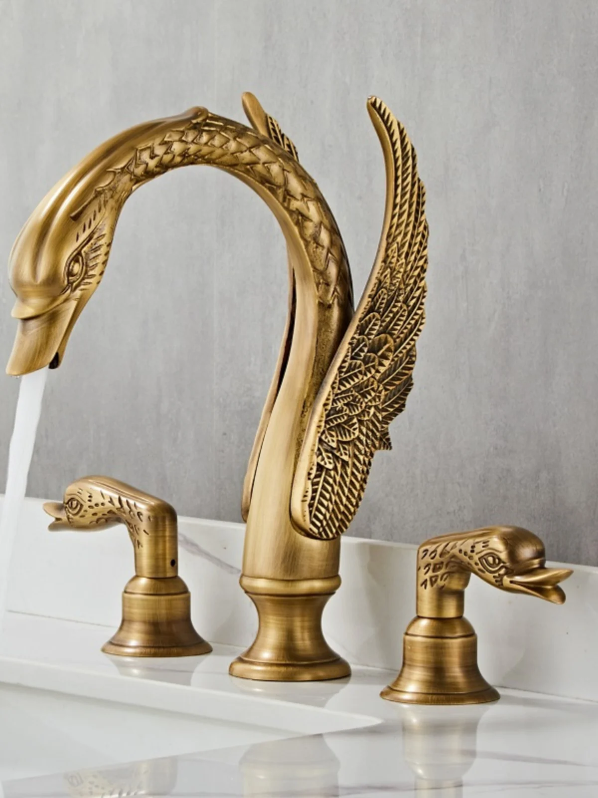 Three hole crystal handle swan faucet, luxurious gold coated basin, washbasin, large goose cold and hot bath cabinet faucet