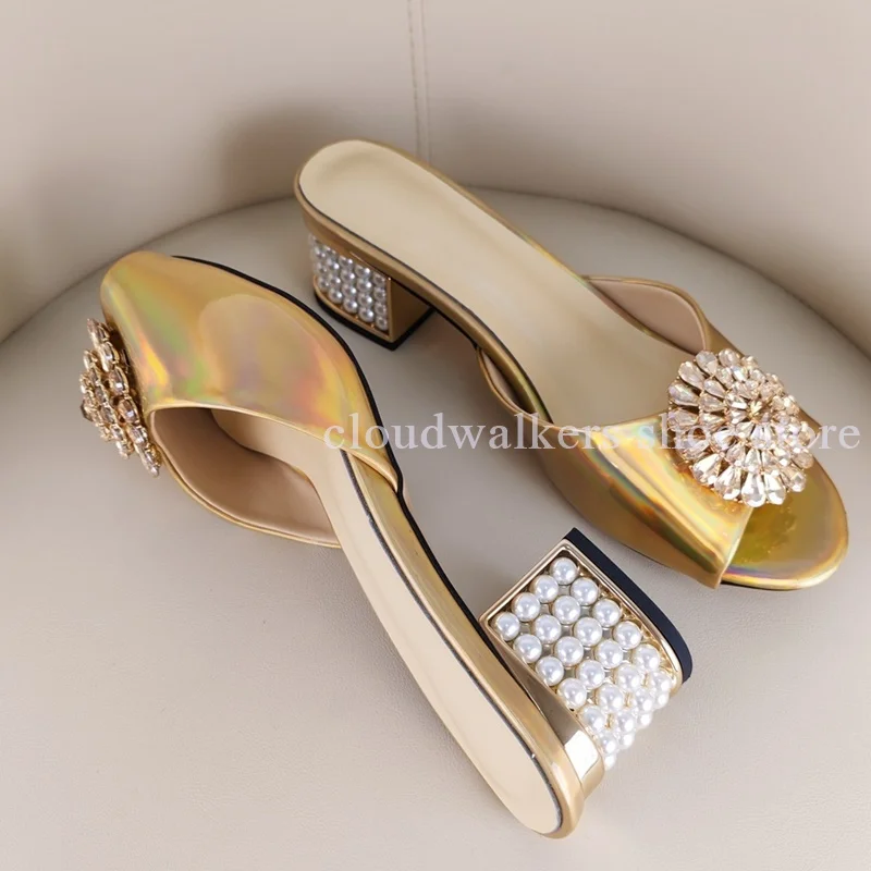 

Delicate Rhinestone Beaded Flower Buckle Decor Peep Toe Slippers Patent Leather Pearl Heel Slip On Summer Fashion Mule Slippers