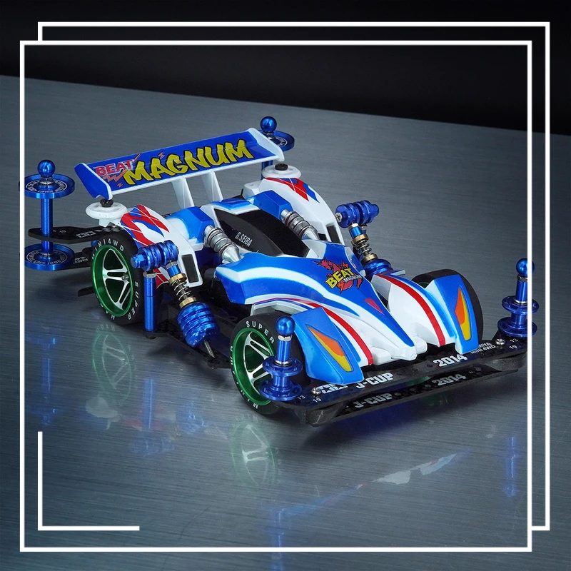 Mini samochód z napędem na cztery koła Rize, malowany, skaczący i biegnący, gotowy do jazdy, bez potrzeby montażu i instalacji.