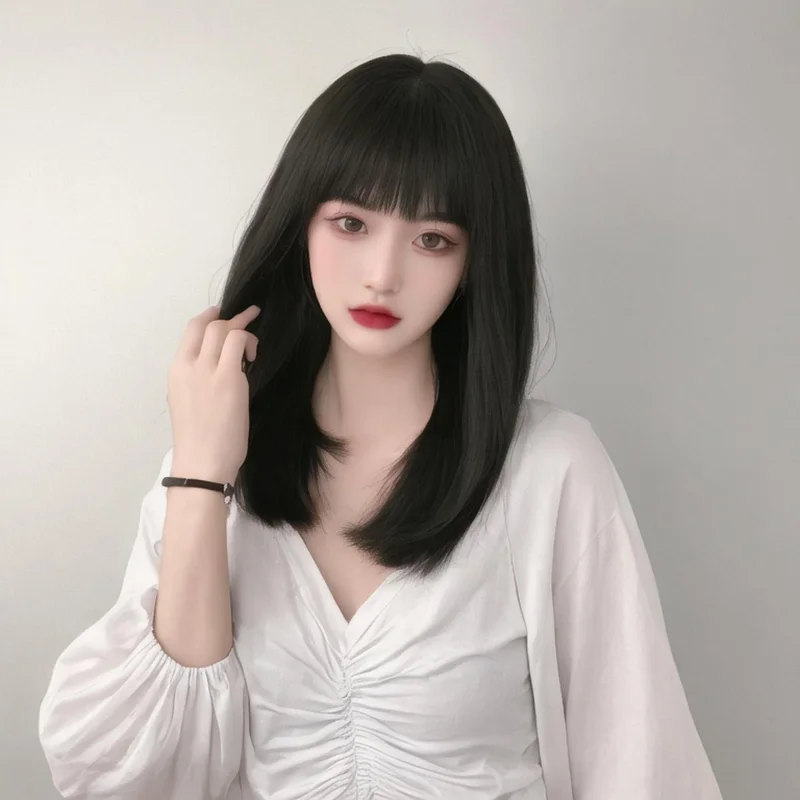 

Женский черный парик в корейском стиле с челкой, волосы средней длины, из термостойкого синтетического волокна, машинной работы, с сеткой на застежке.