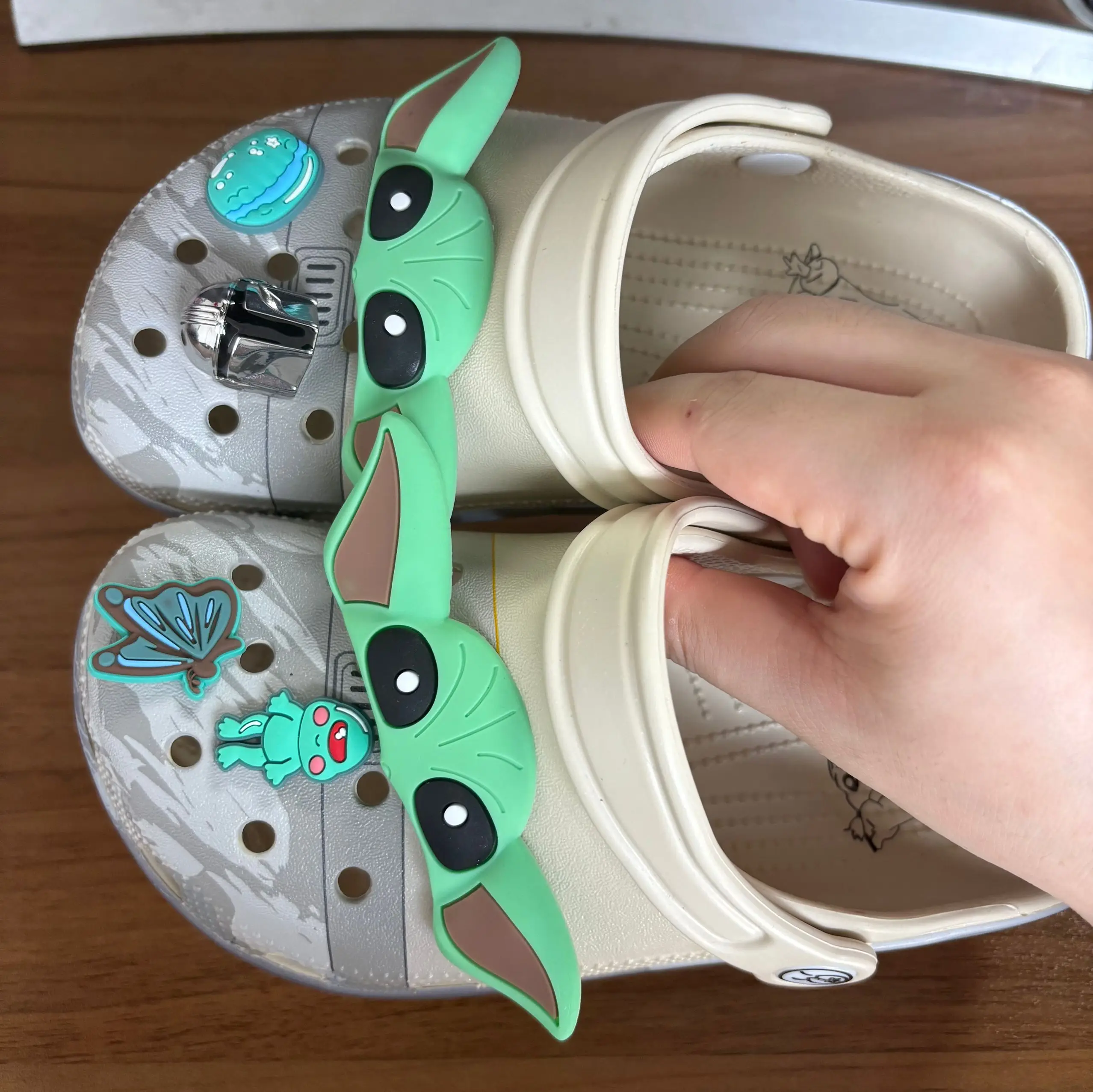 

Disney Cartoon Hole Sandals Slippers Yoda Boys Girls Beach Casual Shoes Breathable Jelly Garden Hollow-Out Eva Beach Shoes