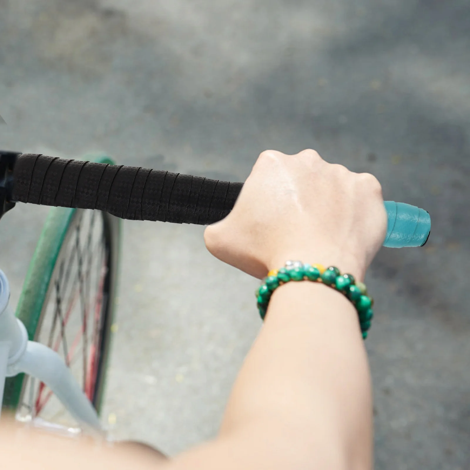 

1Pair Road Bike Handlebar Tape Soft Gradient Color Cycling Handle Wraps Nonslip Decorative Grip Tape Bike Wrap Grip