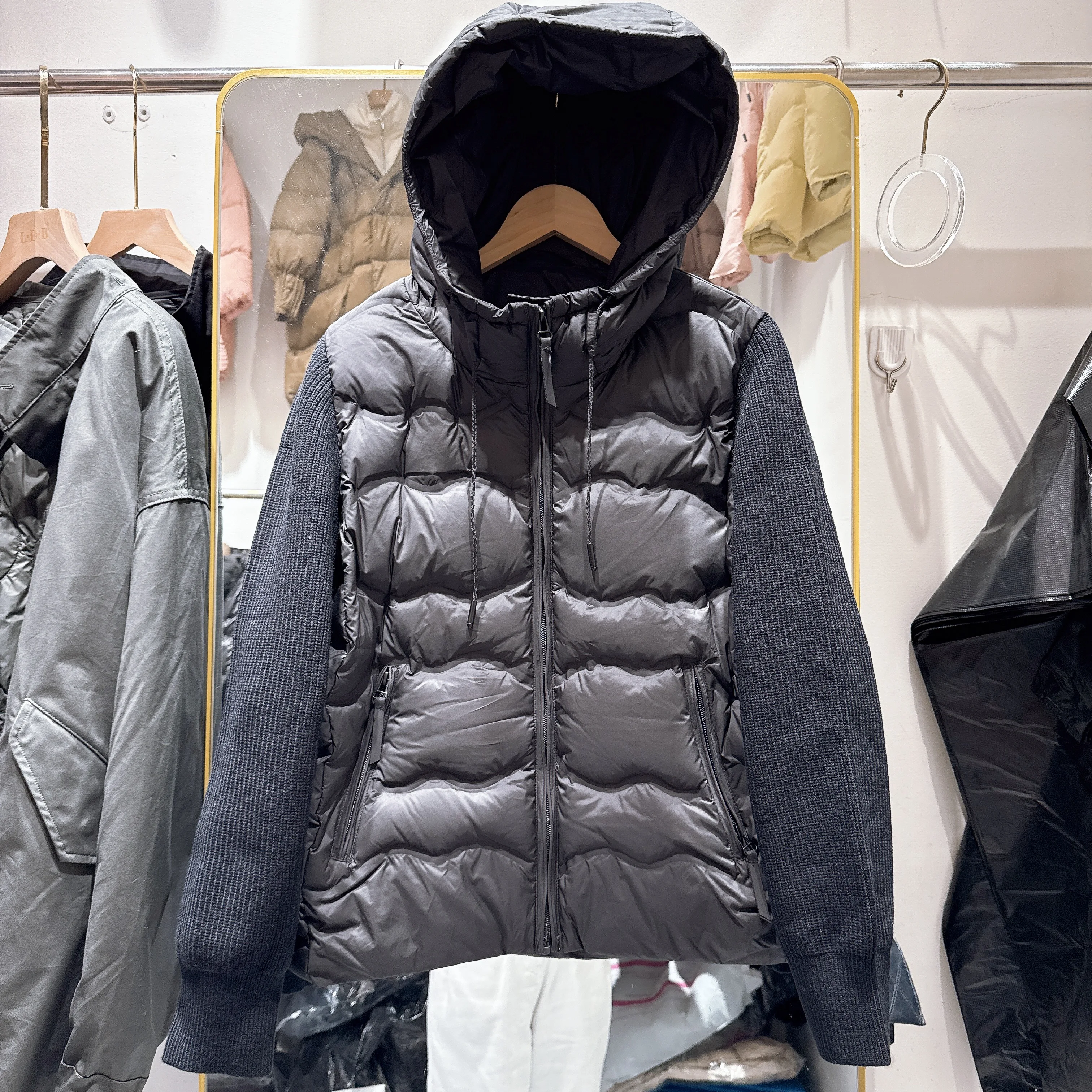 2025, wintermode nieuwe dames donsjack met capuchon, commuter splitsen, gebreide mouwen, lichtgewicht jack