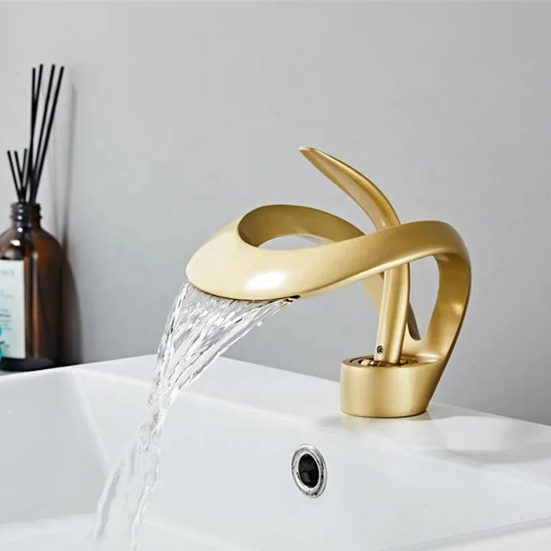 Low MOQ Brush Gold Modern Hot Cold Water Mixer Single Hole Bathroom Luxury Brass Waterfall Basin Faucet