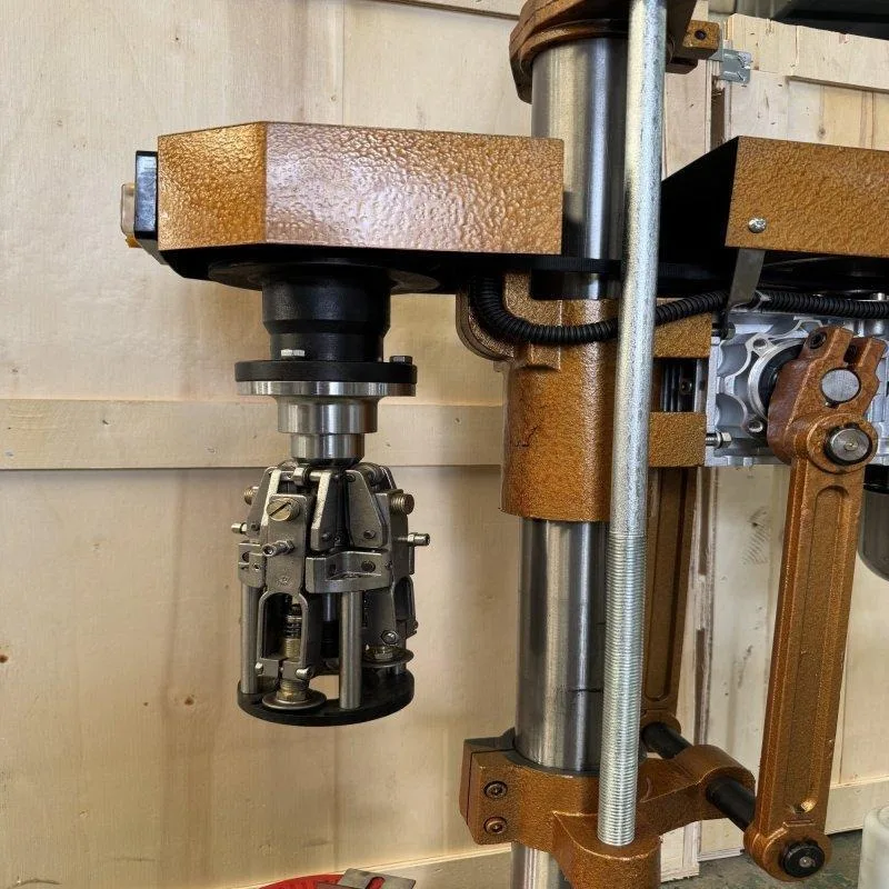 glass bottle sealing machine, electric thread screwing and capping machine