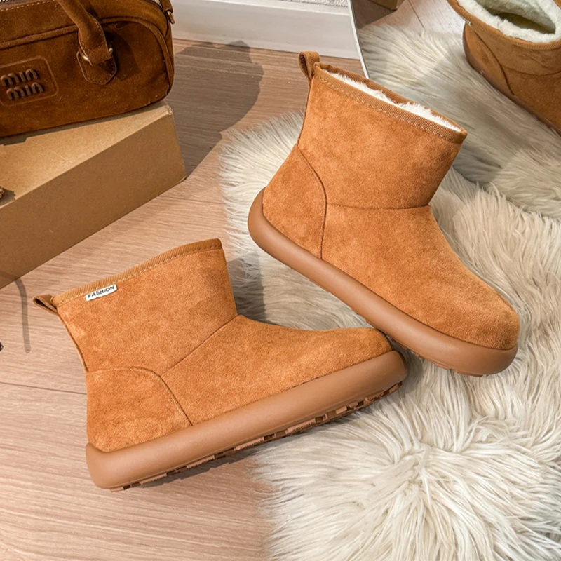 

Теплые женские зимние ботинки на плоской подошве. Замшевые модные модельные туфли. Дизайнерские новые короткие плюшевые зимние ботинки. 2025 г. Уютные повседневные ботильоны Mujer.