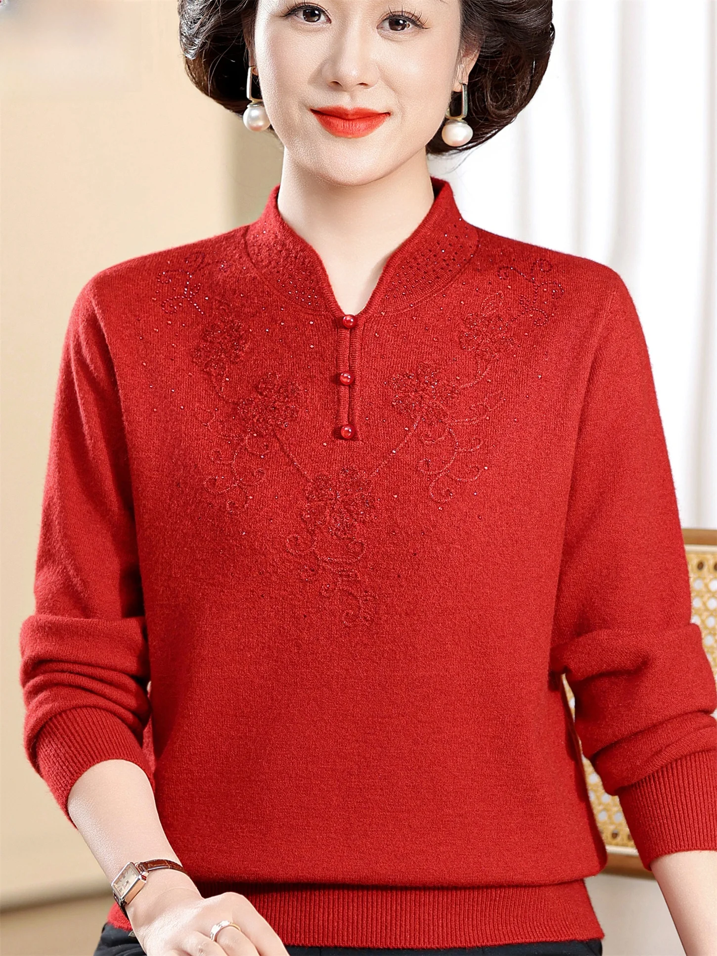 

Осень-зима красный шерстяной свитер с вышивкой в китайском стиле с воротником-стойкой для женщин среднего возраста и ly