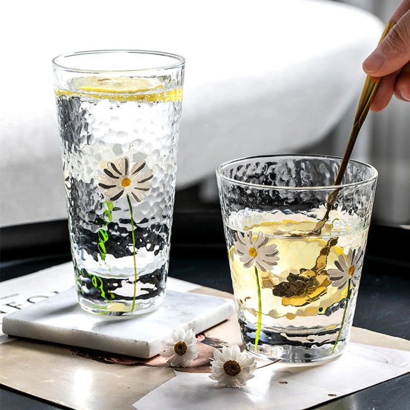 Hammered Texture Glass Cup with Daisy Pattern Creative Design for Water Juice Drinks Home Use Heat Resistant Aesthetic Gift