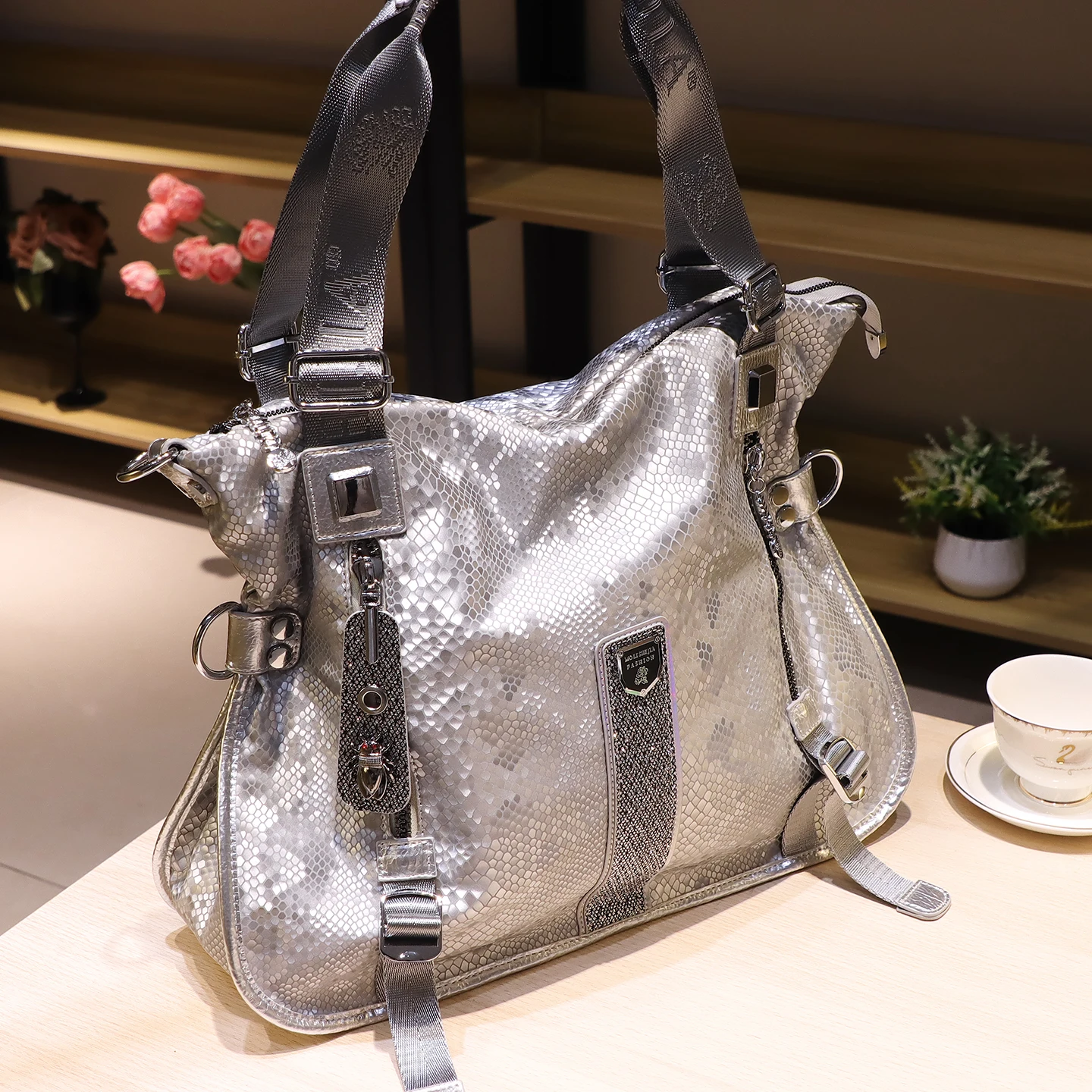 

New Tote Bag Designer Handbags for Women Large Capacity Soft Leather Trend Handbag Messenger Serpentine Luxury Brand Bag