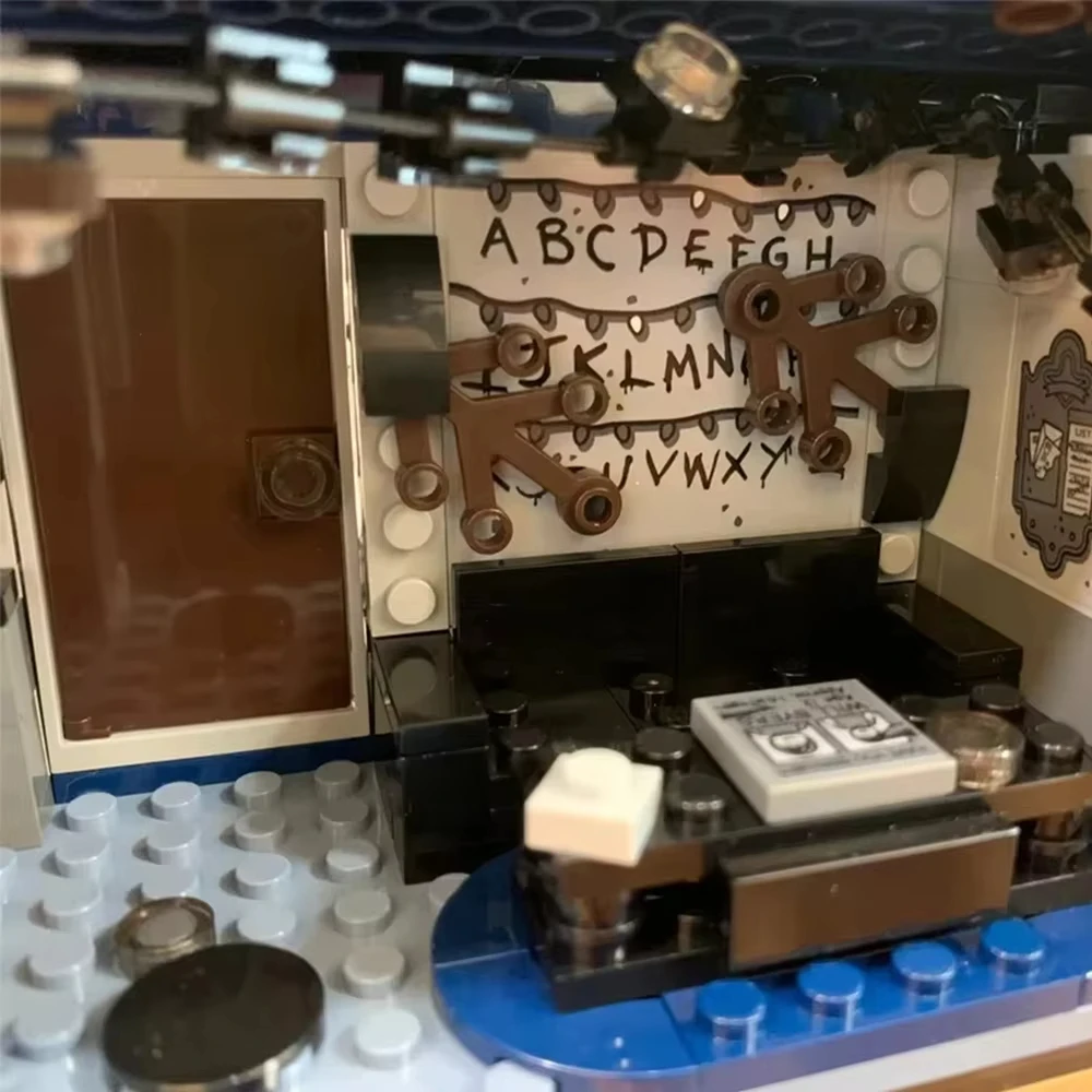 Nieuwe populaire filmserie ondersteboven volwassen vakantiecadeau model educatief bouwspeelgoed voor kinderen verjaardagscadeau