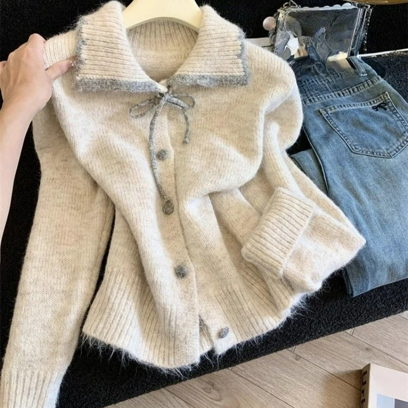 

Korean-style Color-blocking Lapel Single-breasted Long-sleeved Knitted Sweater for Women 2026 Winter A Laid-back Slimming Top