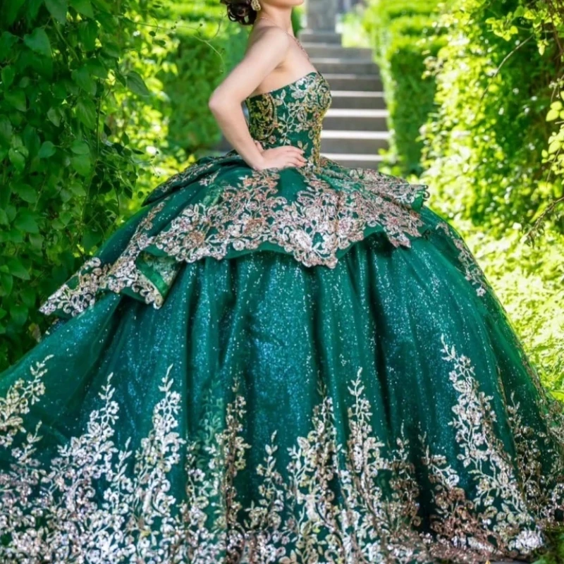 

Emerald Green Quinceanera Dresses For 16 Girl Off the Shoulder Gold Appliques Princess Sweet 15 Birthday Prom Party Wear Vestido