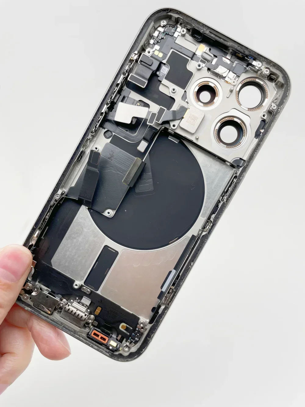 95-98% New Original Disassembled Middle Frame Housing Back Glass Cover For iPhone 15 with NFC Wireless Charger Assembly