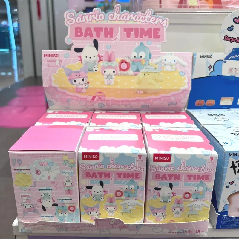 MINISO-Boneca Sanrio Characters Bath Time Series, Caixa cega, modelo kawaii, decoração do quarto, ornamentos, brinquedos infantis, presente de aniversário