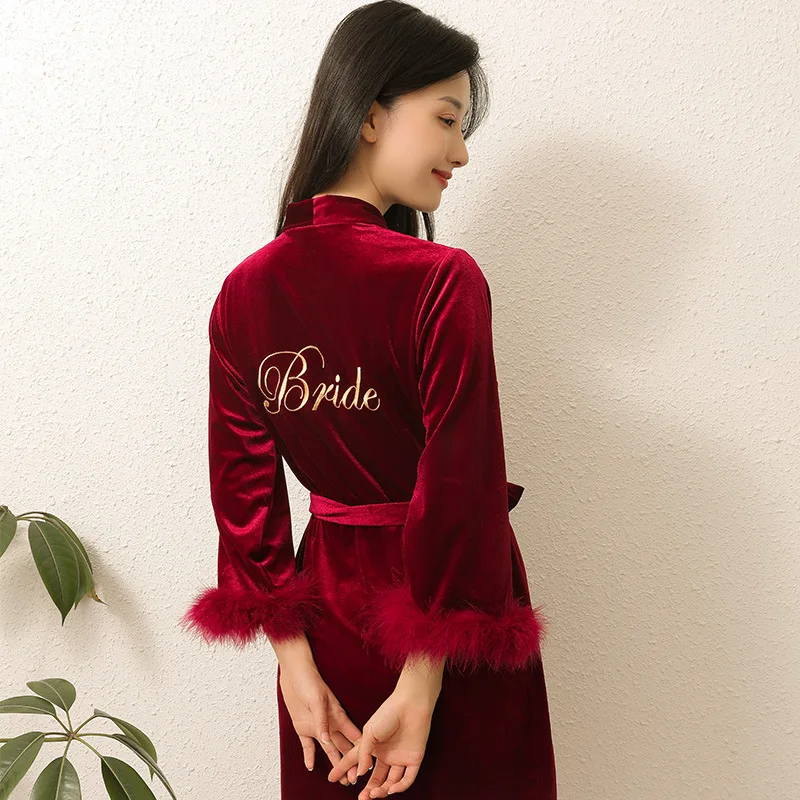 

Feather Bride Bridesmaid Wedding Robe Customized Embroidery Velour Sleepwear for Lady Nightgown Loose Sexy Kimono Bathrobe Gwon