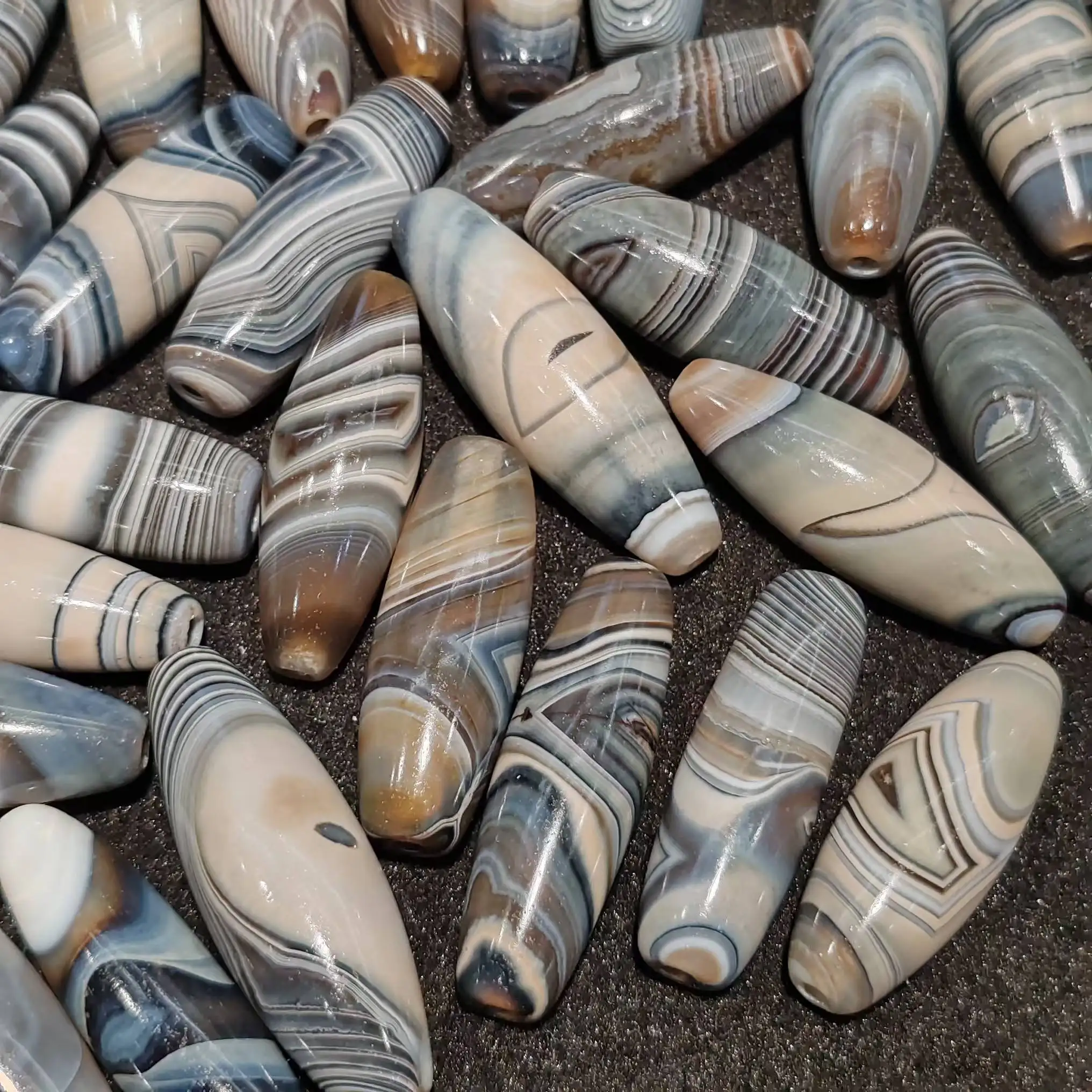 

30 pcs Brazil Natural Blue Qin Wrapped Silk Smooth Agate Tianzhu Men's and Women's Necklace Pendant DIY Accessory Dzi