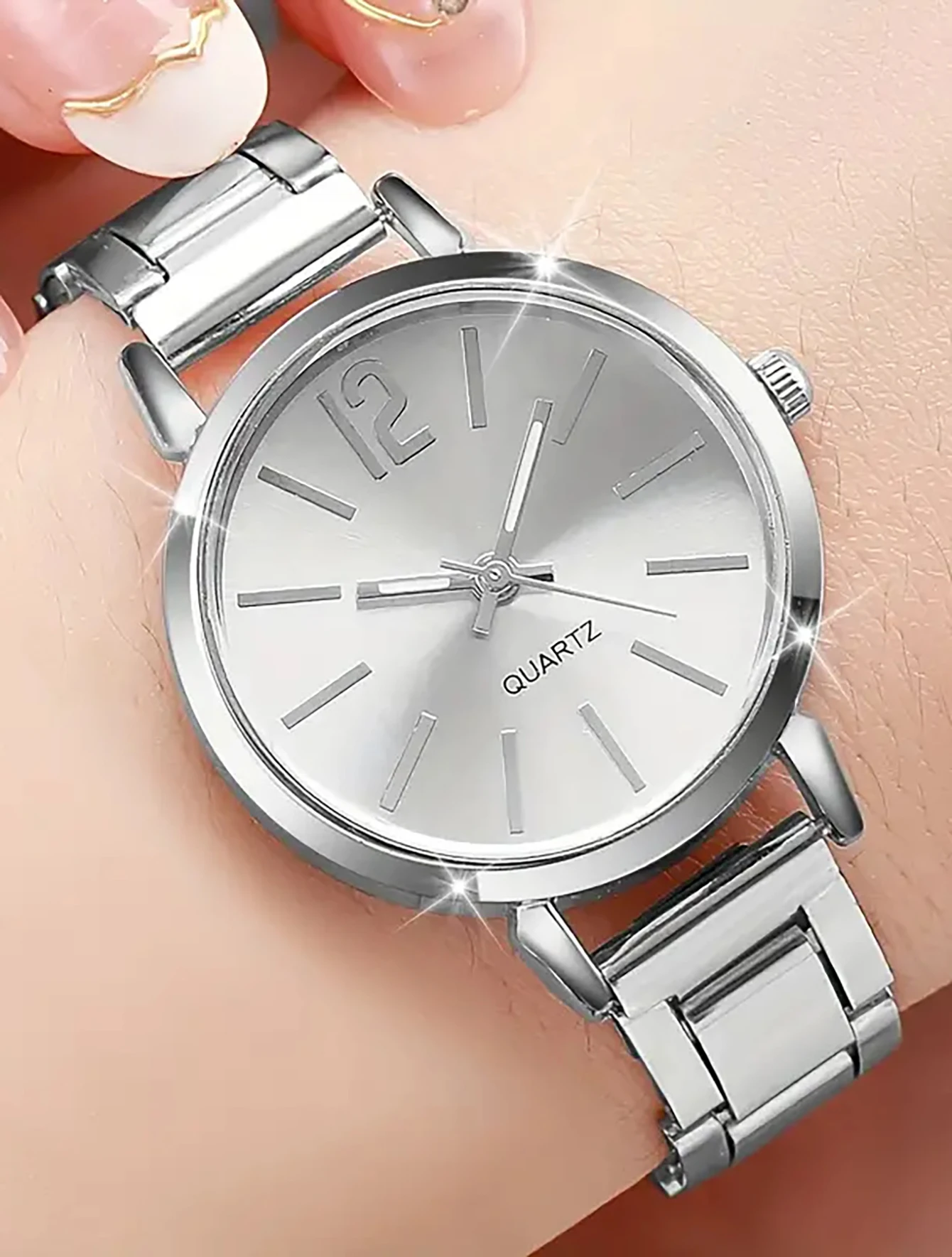 2PCS casual fashion Rhinestone alloy graduated ladies quartz watch set is the best choice for gifts