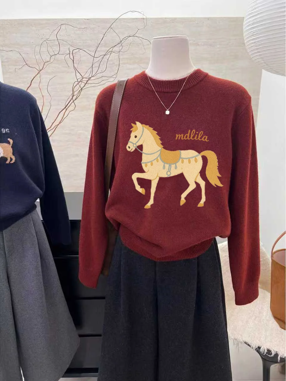 

Красный вязаный свитер женский, новинка ранней весны, с круглым вырезом, свободный, теплый топ с новогодним принтом «Копытце»