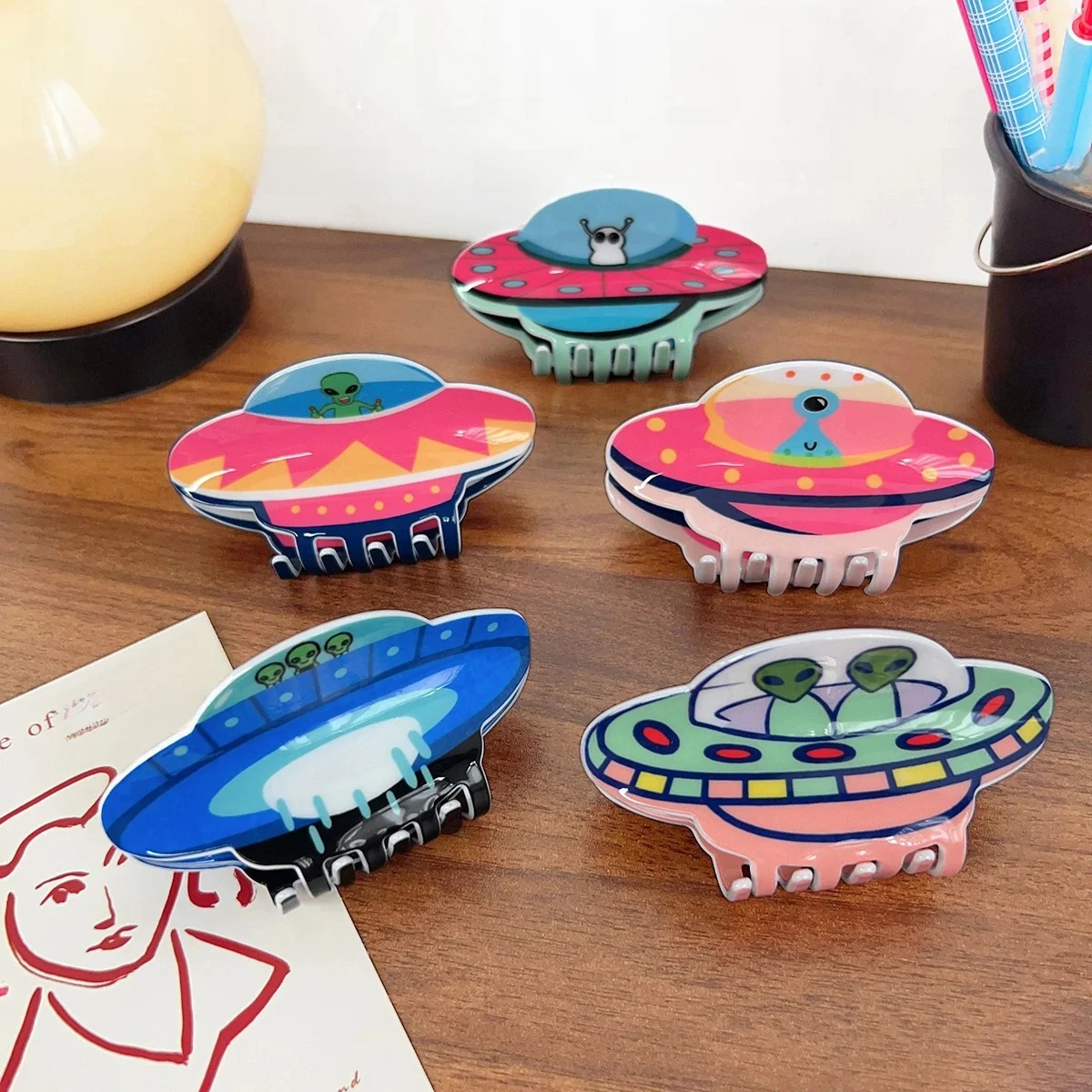 

DuoShang New Anime Alien Spaceship Hair Claw Acrylic Claw Clips Cartoon Alien Series Crab Hair Clips for Women Hair Accessories