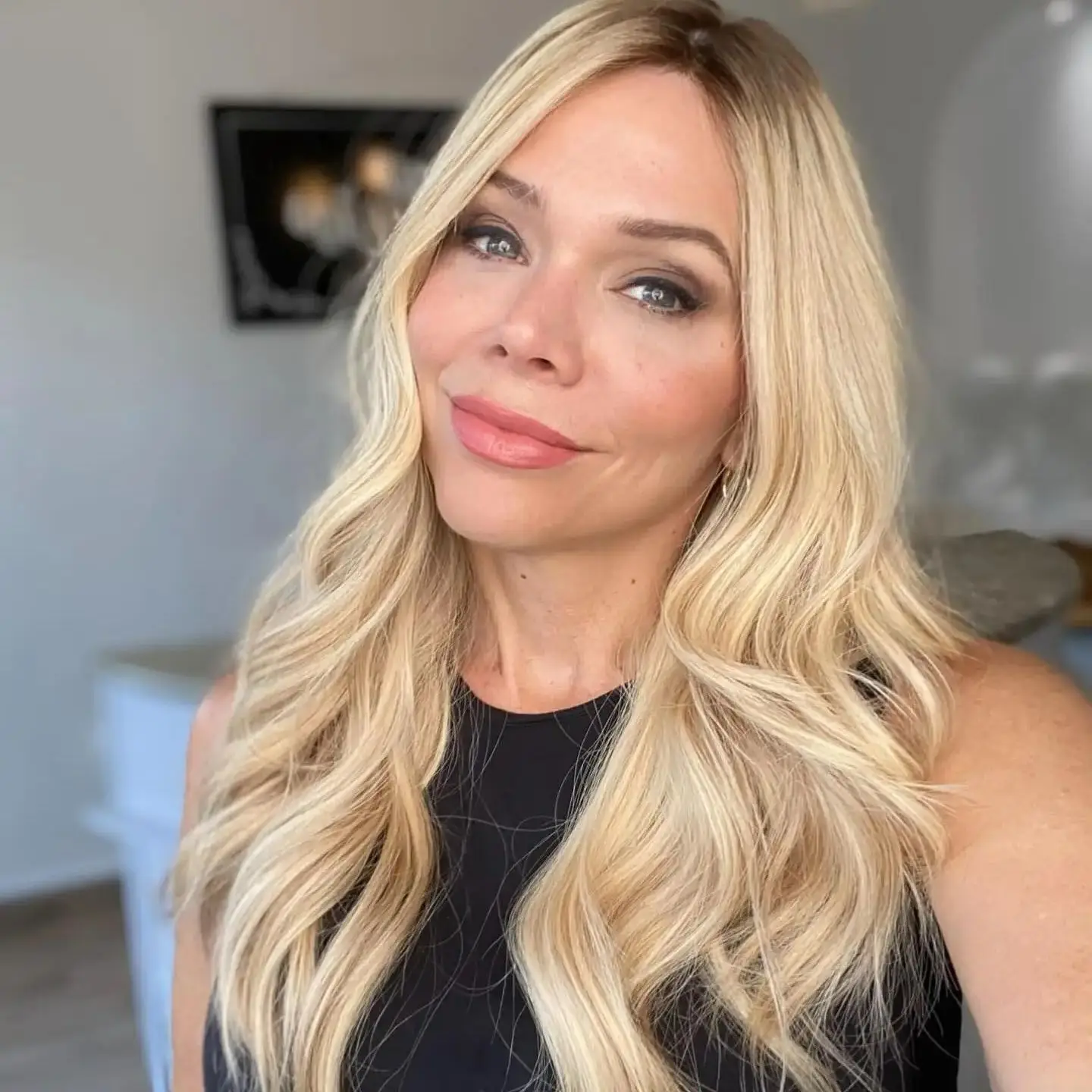 

Easy To Wear Natural Body Wave Glueless Good Quality Wig Ombre Ash Blonde 13*4 HD Lace Wigs Daily Cosplay Party Synthetic Wig