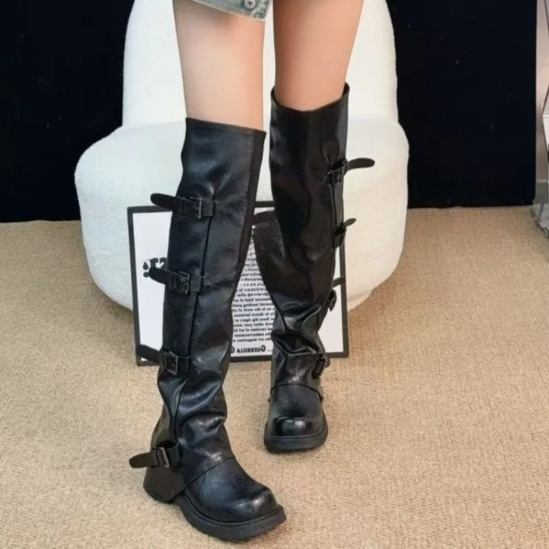 أحذية عالية فوق الركبة لخريف وشتاء أحذية كعب جديدة بأكمام دائرية وحزام وإبزيم