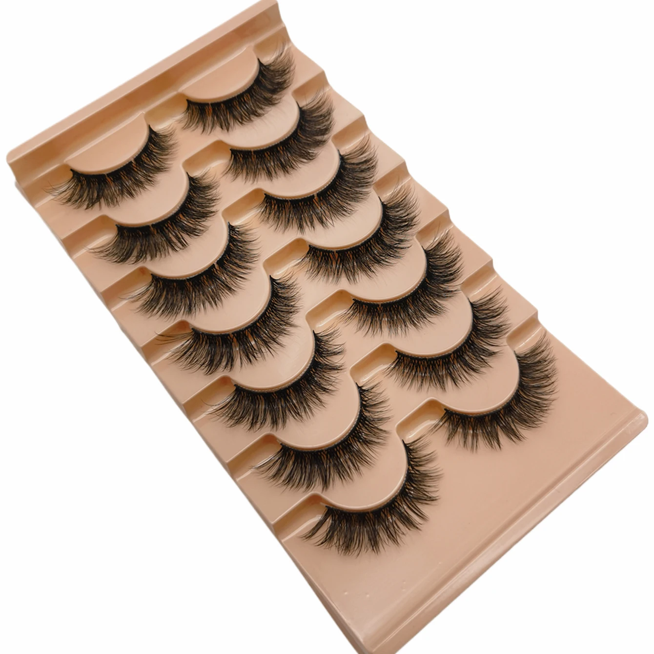 自然なスレンダーな3Dカールがおしゃれなつけまつげ7ペアで、目を引く魅力的なメイクアップを簡単に作成できます。