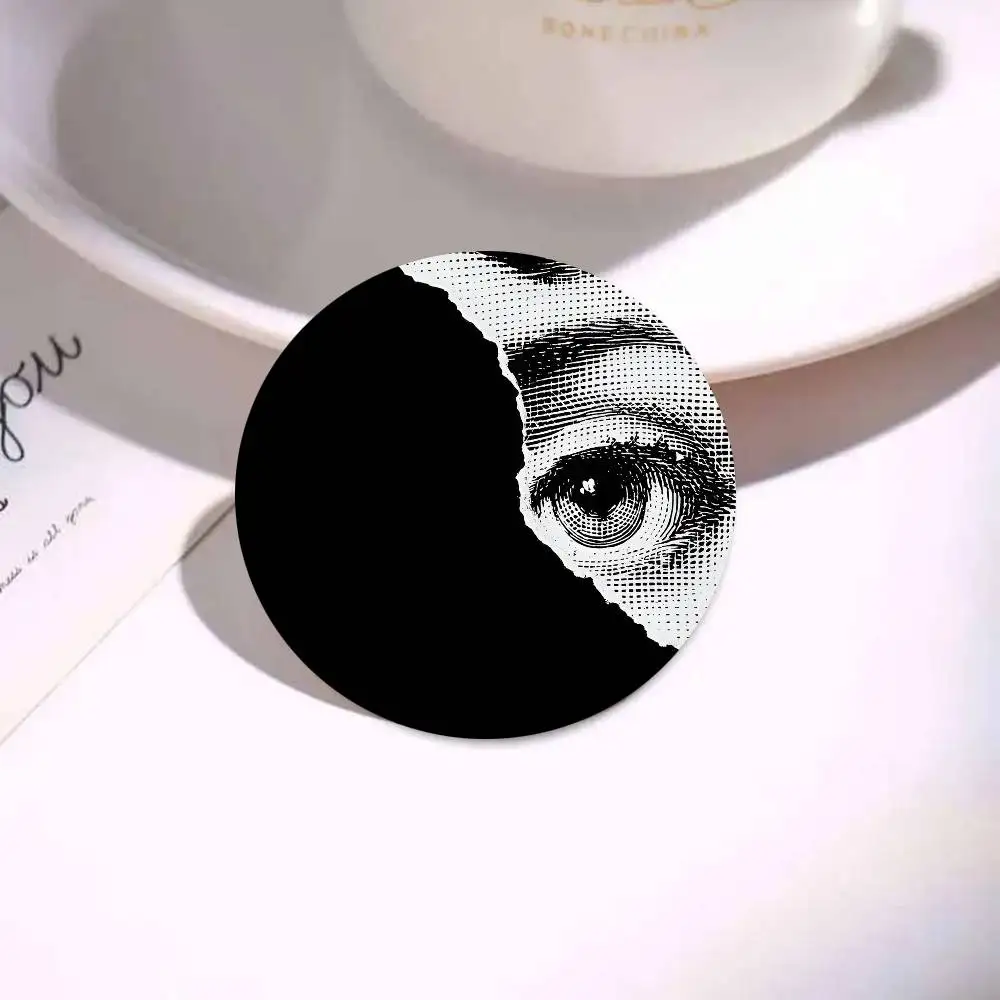 الفن الوجه F-Fornasetties الكرتون شارات شارة مستديرة صفيح عملة بروش الملابس على ظهره اكسسوارات التلبيب دبوس #6