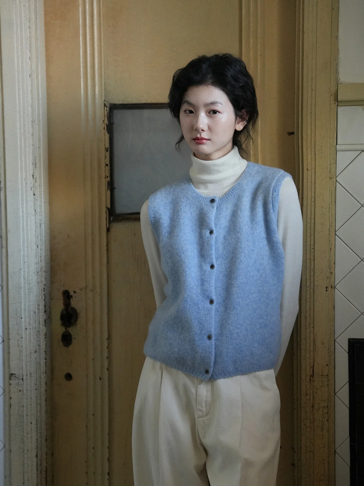 

Мягкий уютный вязаный жилет с круглым вырезом для женщин, теплый кардиган для многослойных образов, зимняя модная одежда, термобелье