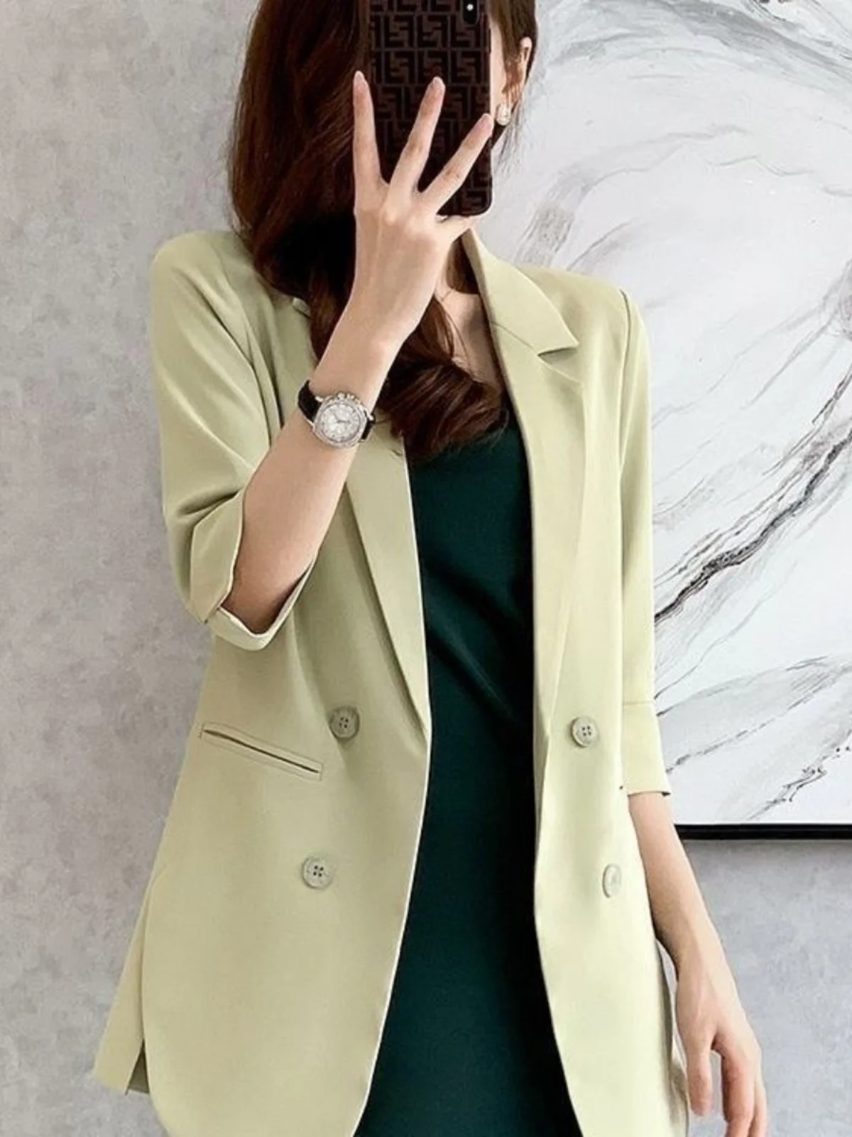 

Весна-Лето 2026: Новинка! Профессиональный корейский повседневный женский пиджак средней длины, приталенный, тонкий, с обычной длиной рукава.