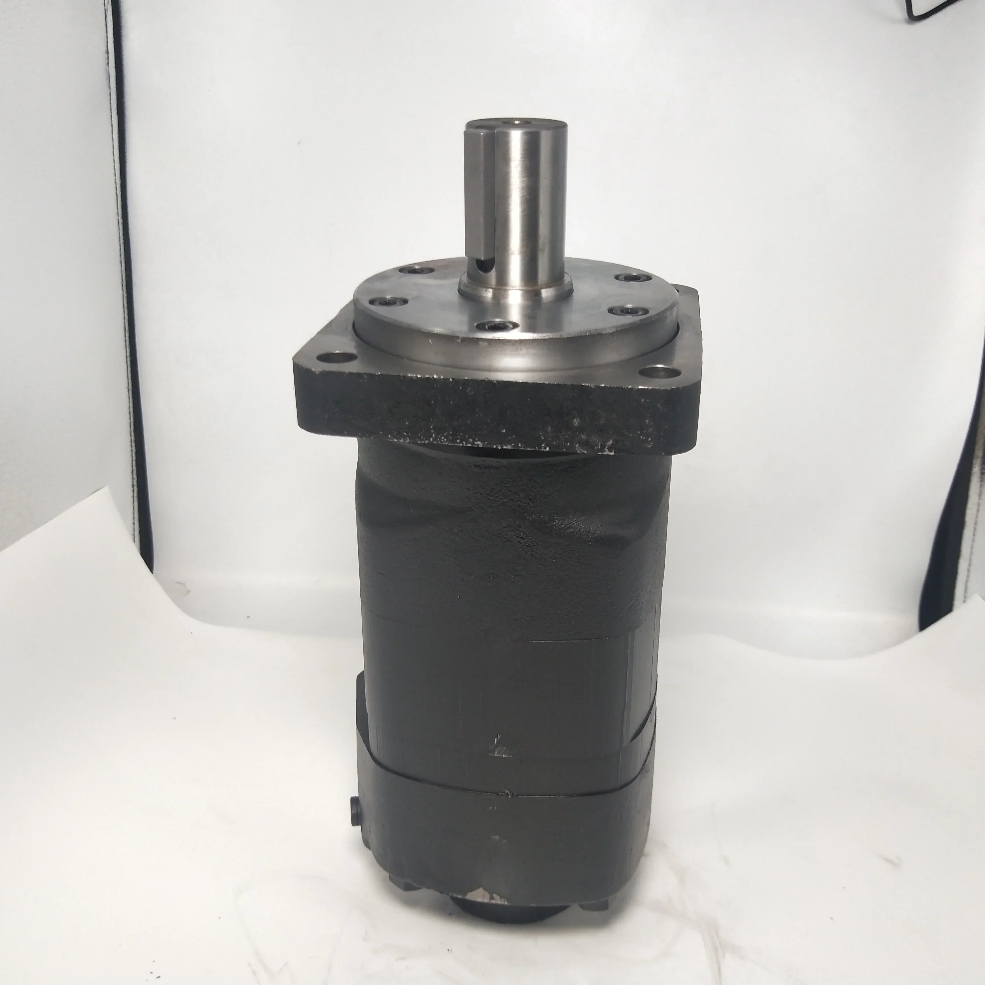 Hydraulic Motor Low Speed Drive Motor EATON Char Lynn 6000 112 113 114 Series