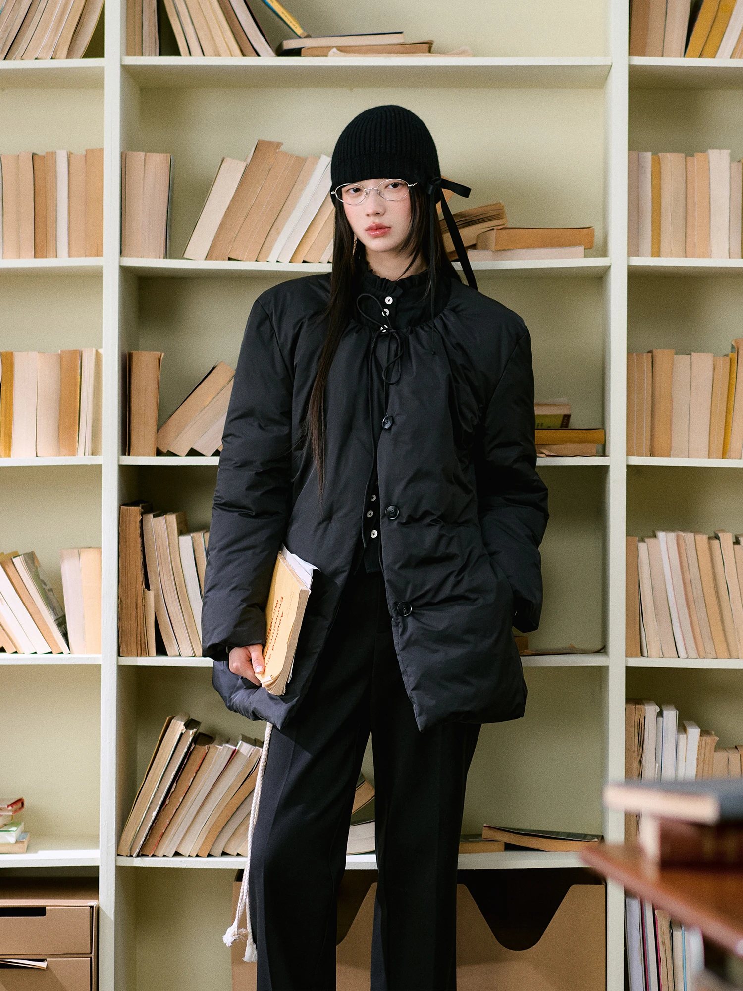 سترة شتوية نسائية من لالون دو سيل بياقة مستديرة ورباط، فضفاضة ودافئة بتصميم بسيط وأنيق للتنقل اليومي