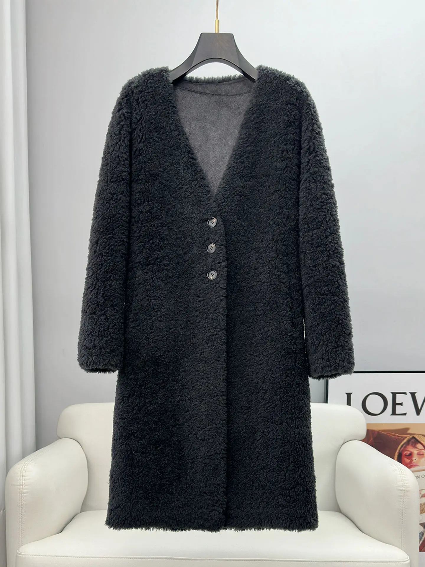 100 real wool fur V-neck sheep shearing long coat 2025 winter new lamb fur integrated coat women