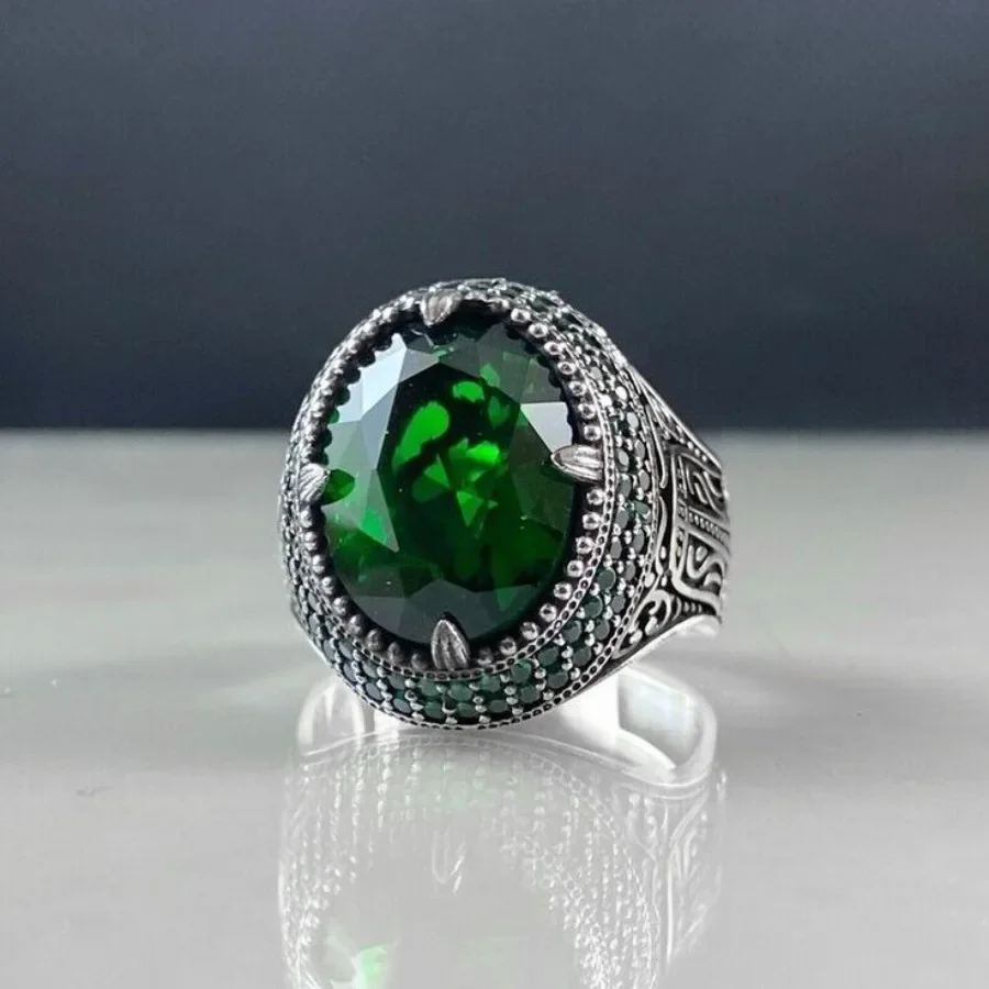 New retro alloy decorated European and American men's engagement ring factory direct sales