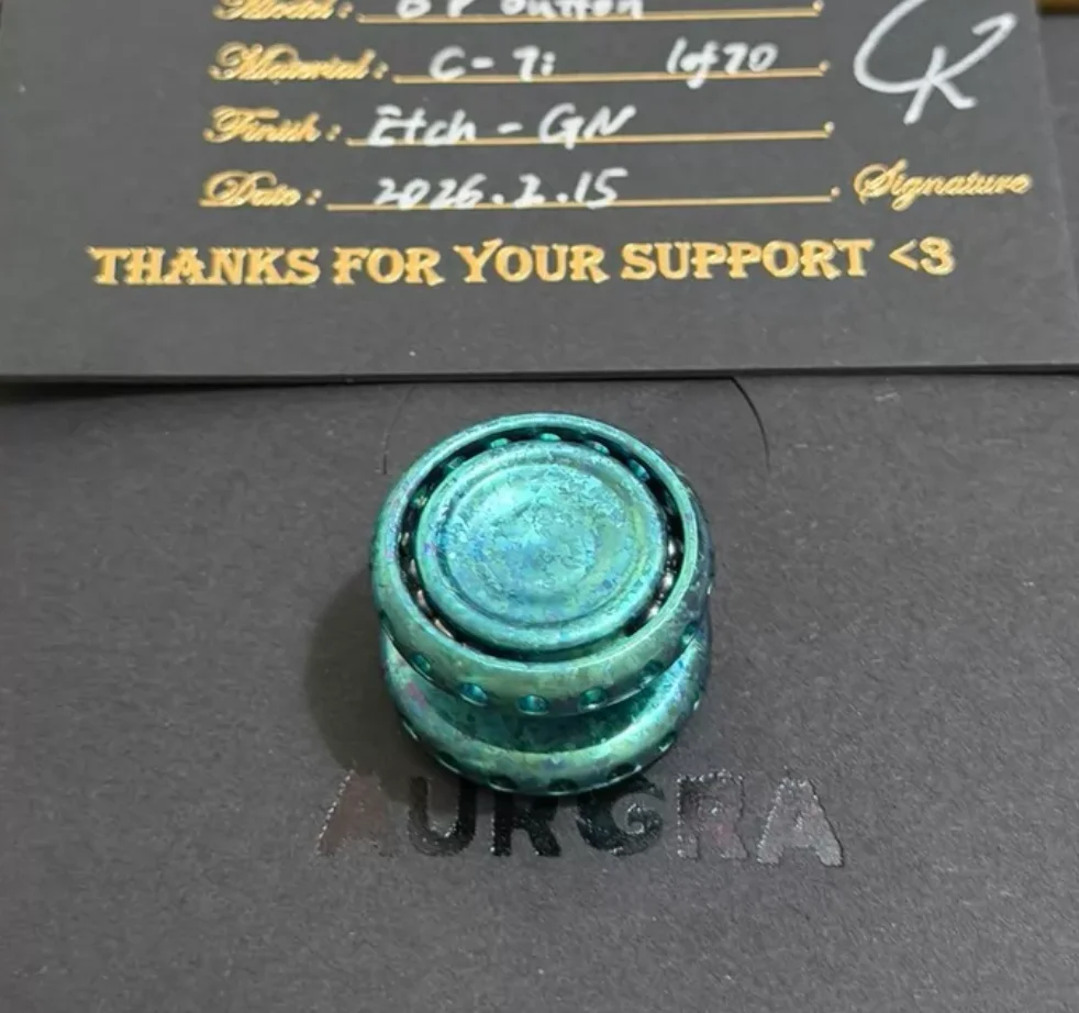 

Used EDC Aurora green ice crystal titanium spinner fidget decompression toy